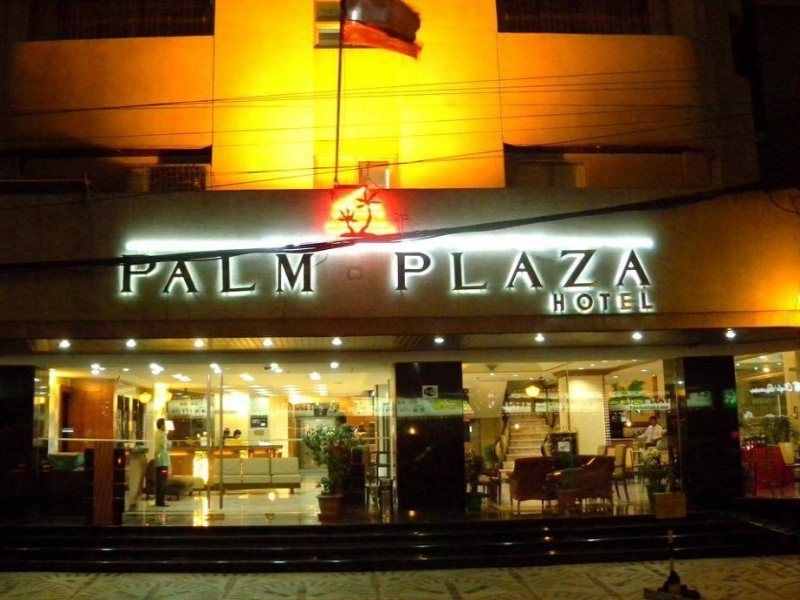 Palm Plaza Hotel Manilla Buitenkant foto